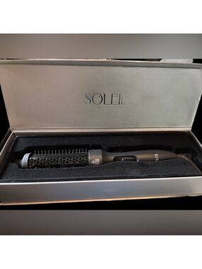 NIB Soleil Professional Thermal Brush 1 1/2” in Black